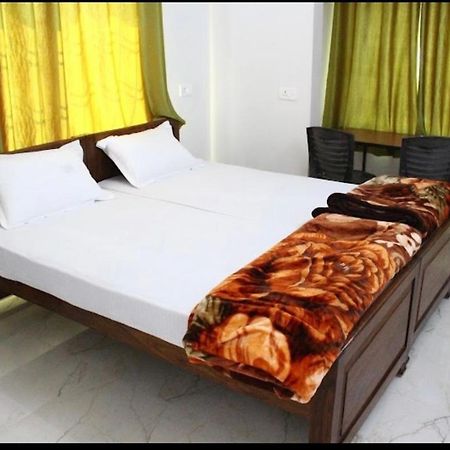 Harsh & Yash Guest House Bodh Gaya Buitenkant foto
