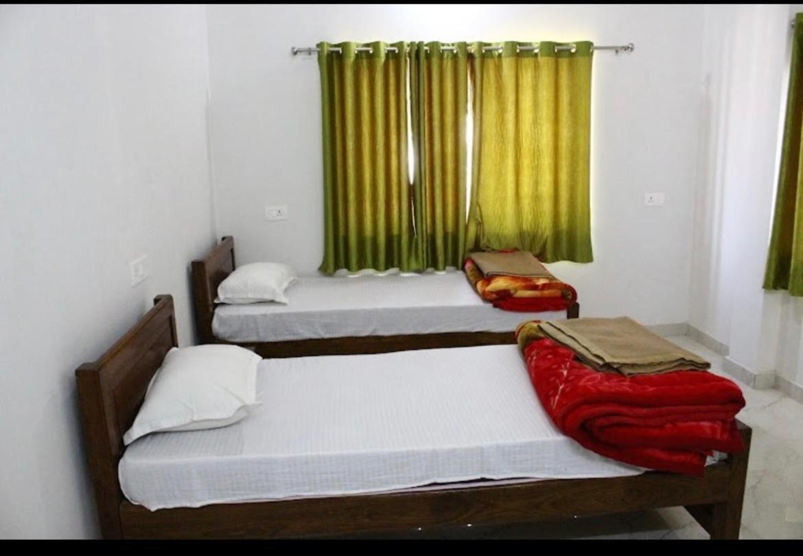 Harsh & Yash Guest House Bodh Gaya Buitenkant foto